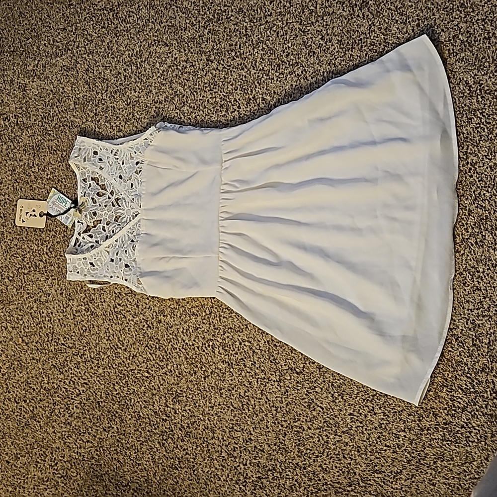 NWT 8 Birdies Off White Dress